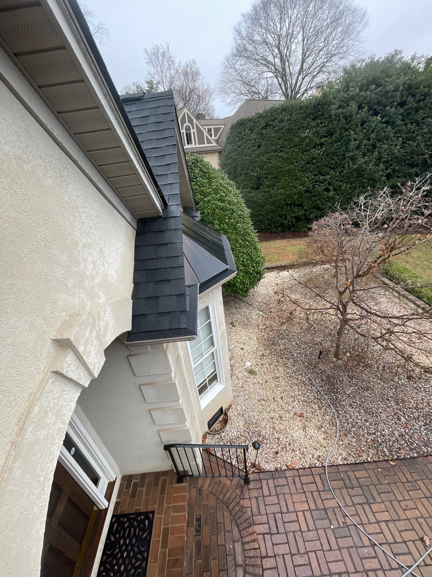 Greenville, SC – House wash, gutter clean-out, window cleaning.